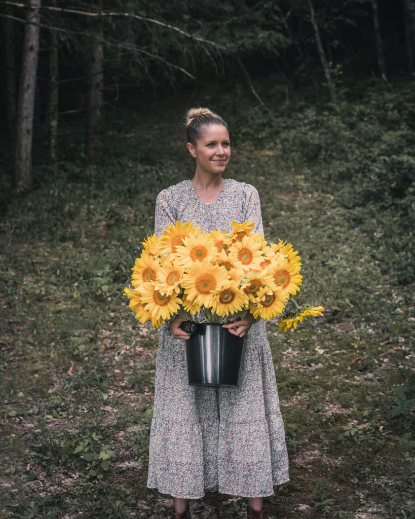 https://petalbackfarm.com/wp-content/uploads/2023/02/sunflowers-petal-back-farm-3-819x1024.jpg